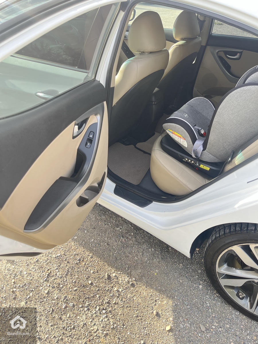 Hyundai Elantra - image 7