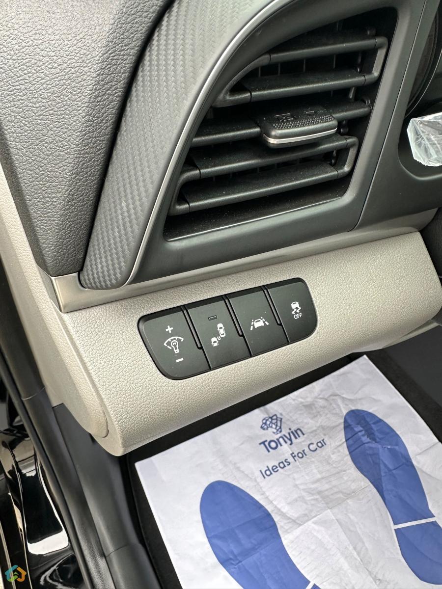 Hyundai Elantra - image 14