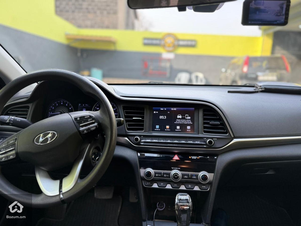 Hyundai Elantra SEL - image 6