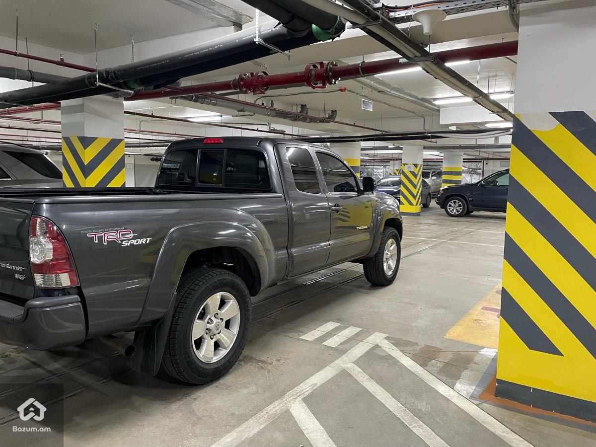 Toyota Tacoma Pickup 2011 - image 2