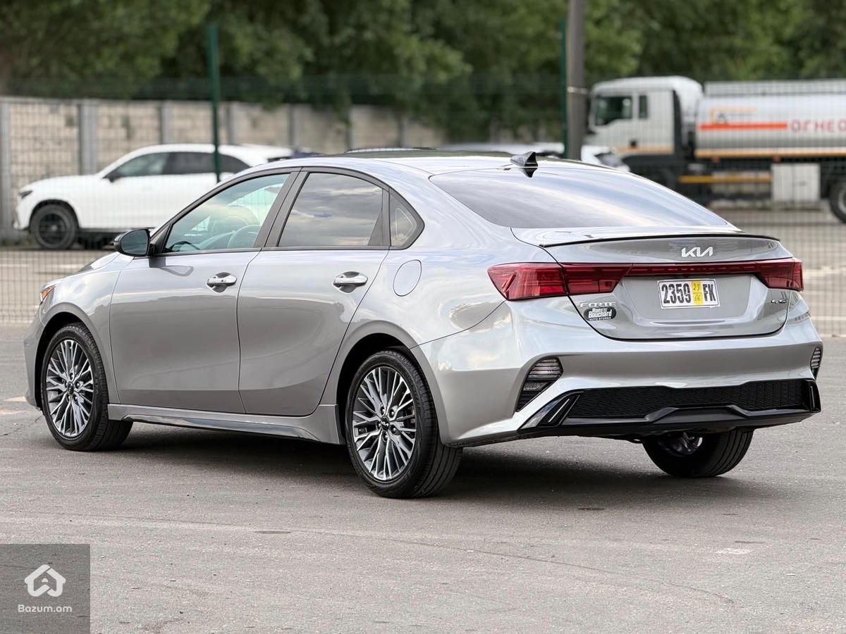 kia Forte - image 11