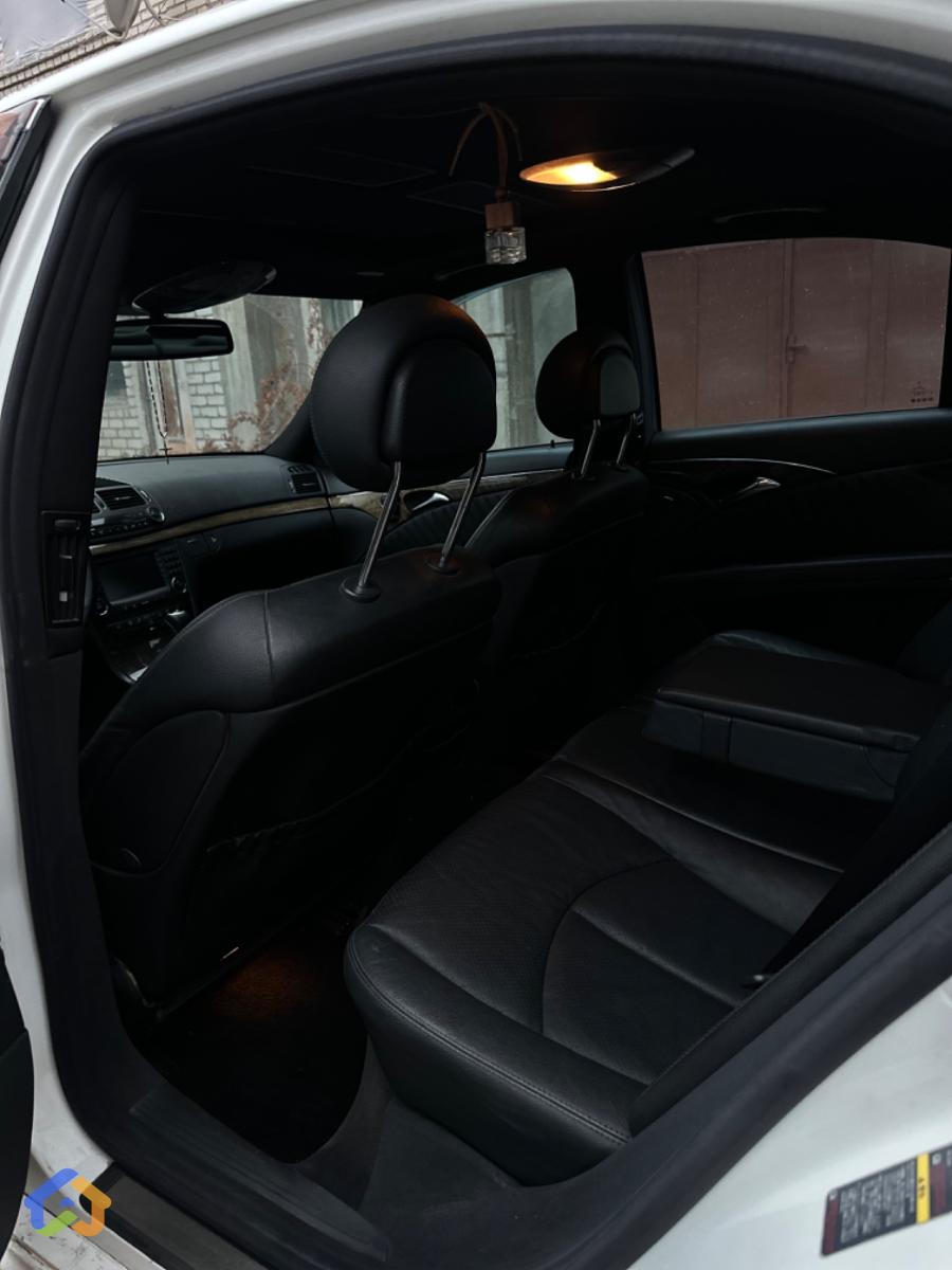 Mercedes Benz - image 15