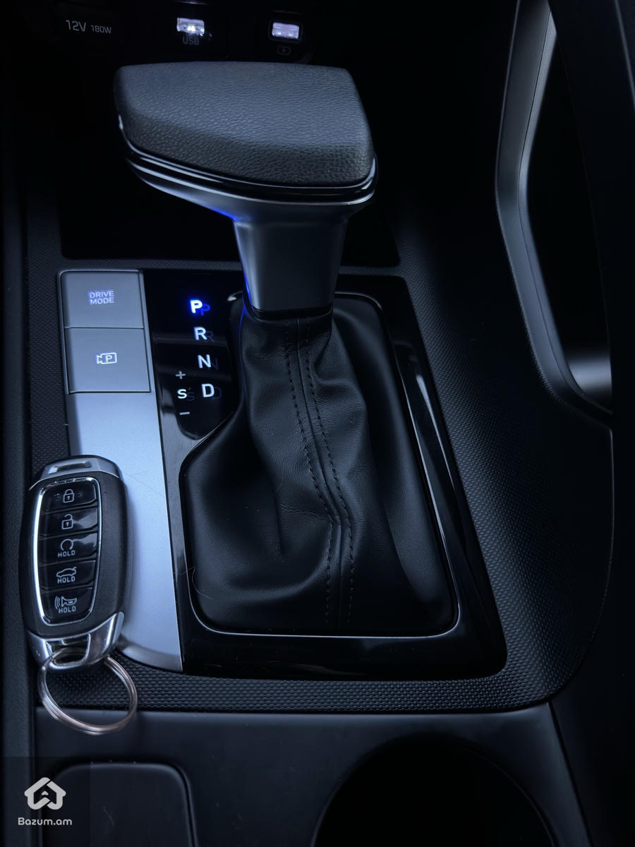 Elantra - image 19