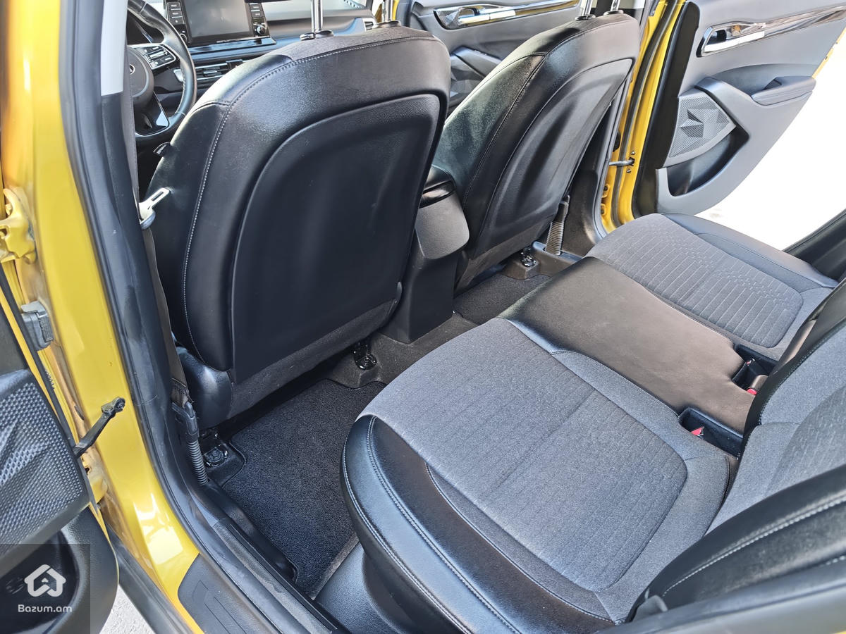 2021 Kia Seltos - image 14