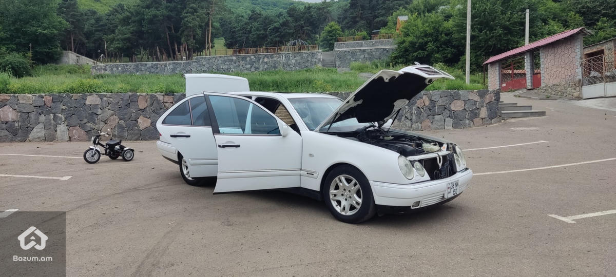 Mercedes-Benz E-Class W210 - image 24