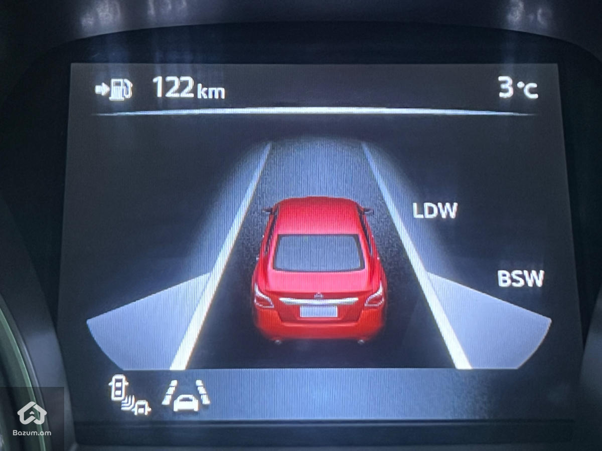 Nissan Altima  - image 13