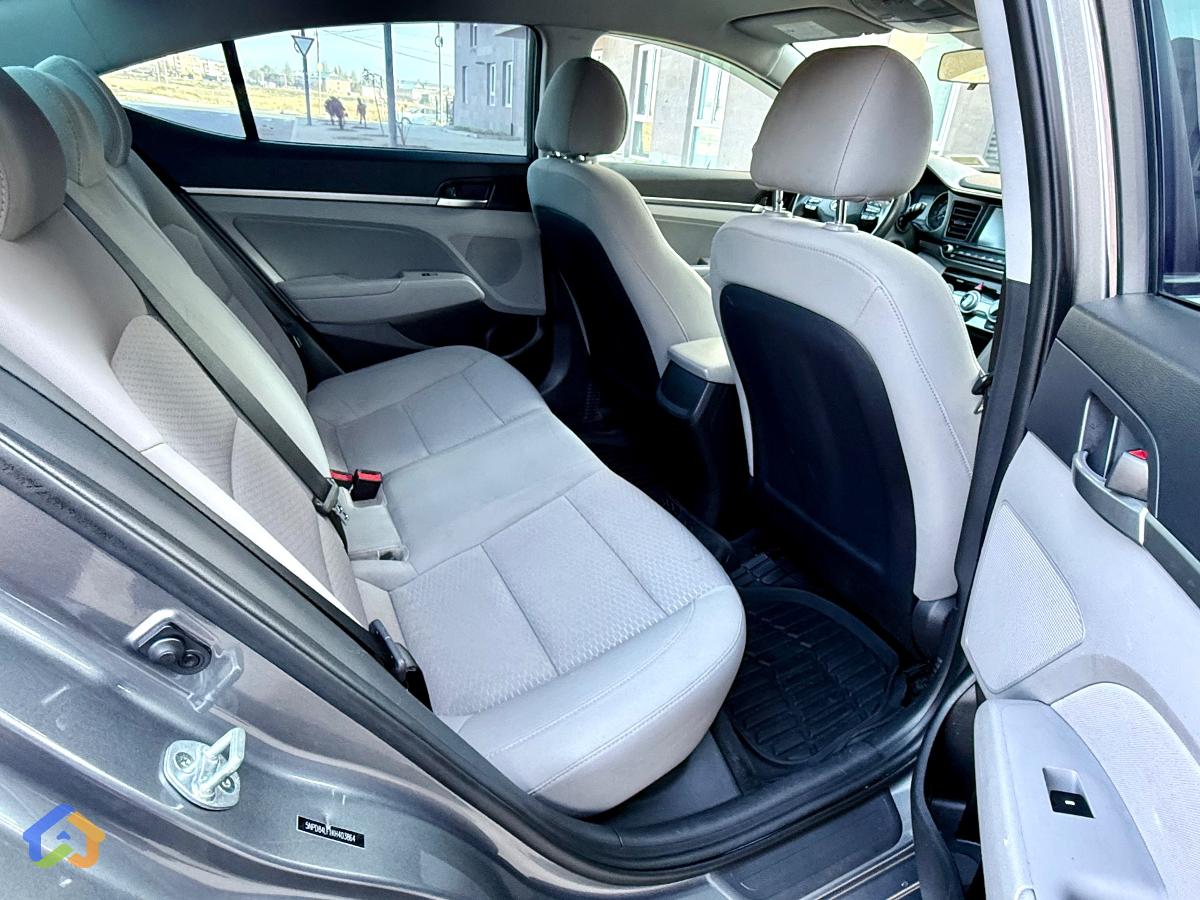 Hyundai Elantra - image 13