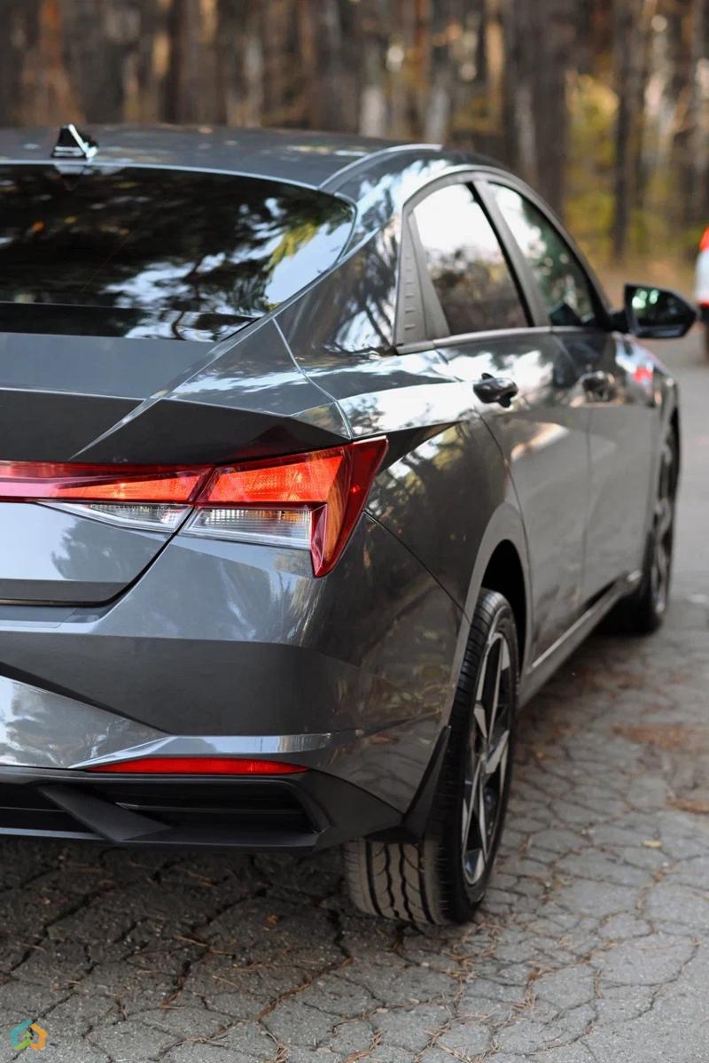 Hyundai Elantra SEL PLUS 2023/04 - image 6