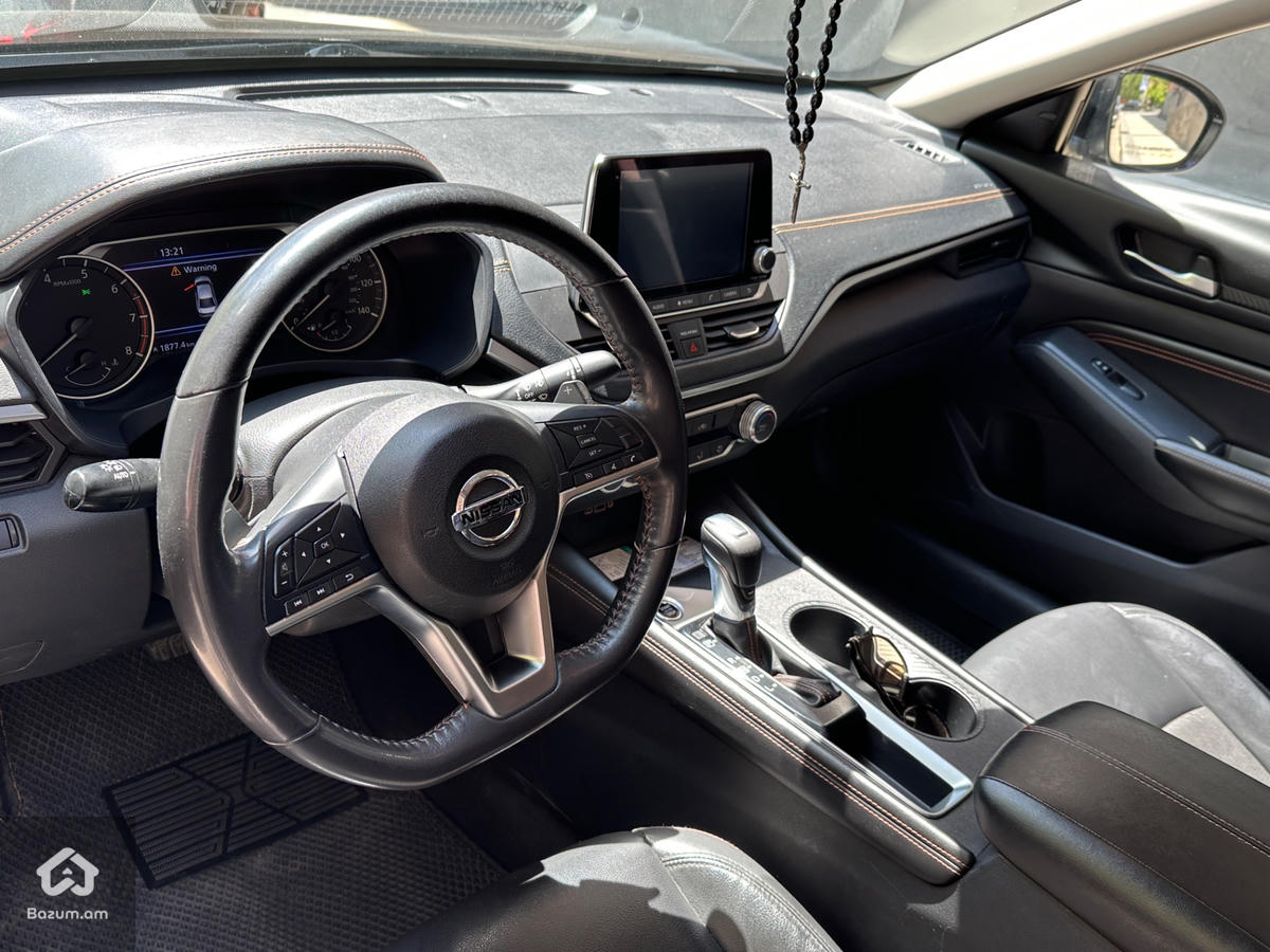 Nissan Altima 2022 SR - image 9
