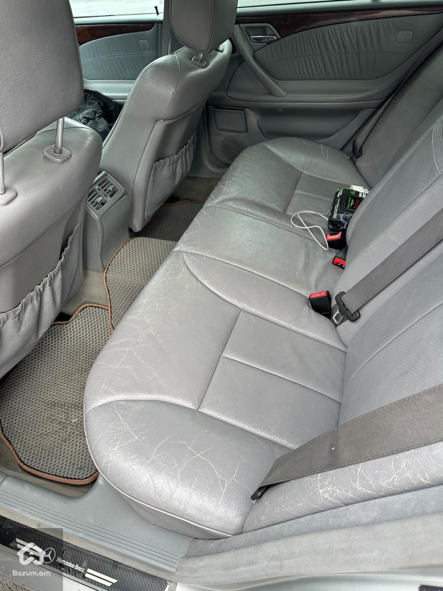 Mercedes Benz E320 - image 10