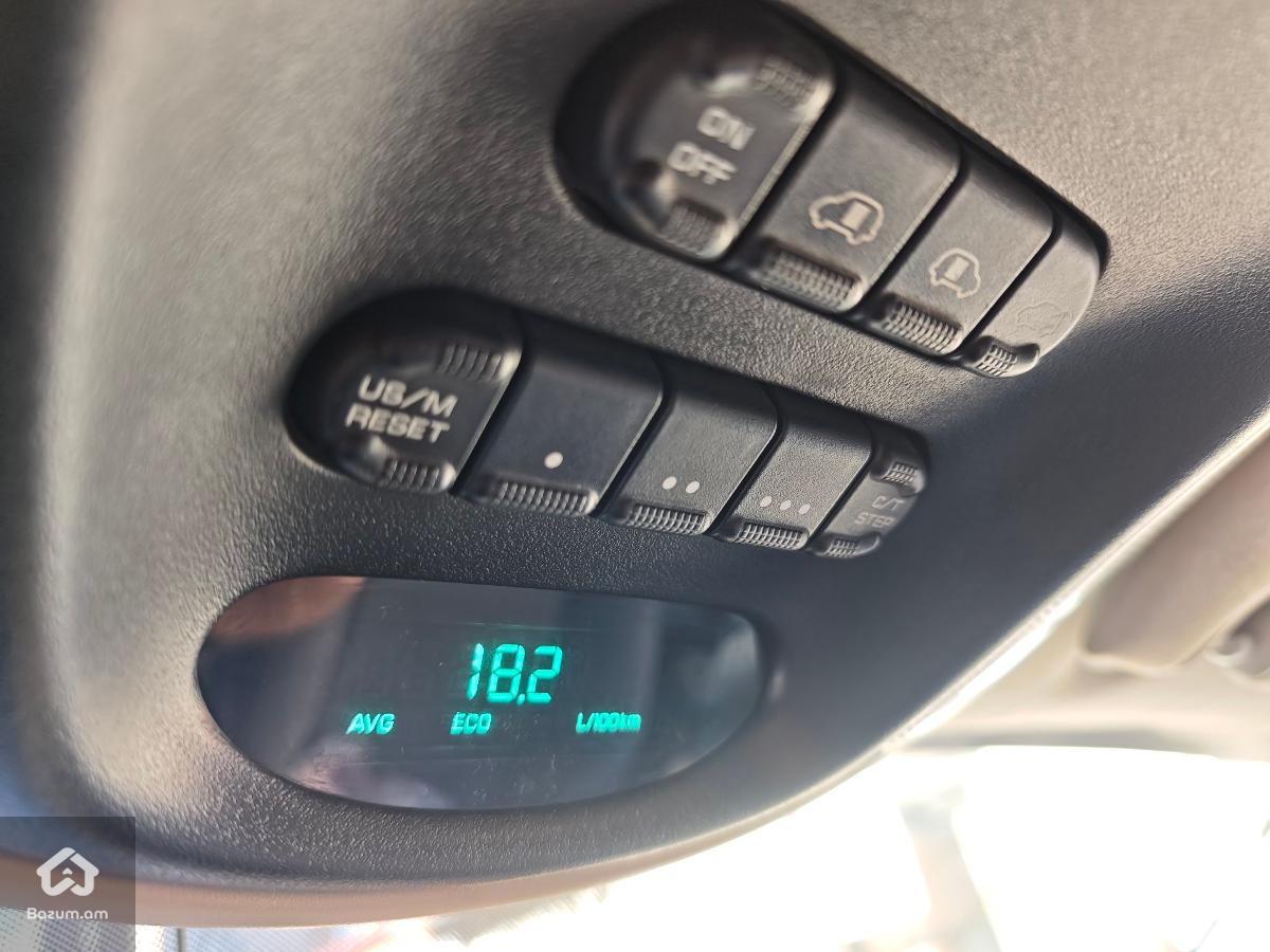 Chrysler Town & Country 2005 Touring Stow'n'go - image 9