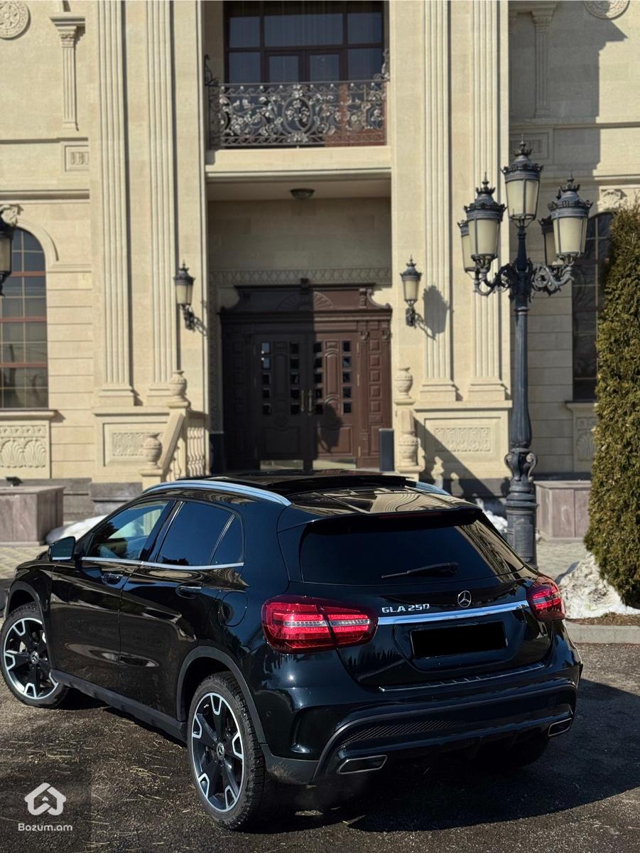 mercedes-benz gla250 AMG Line - image 9