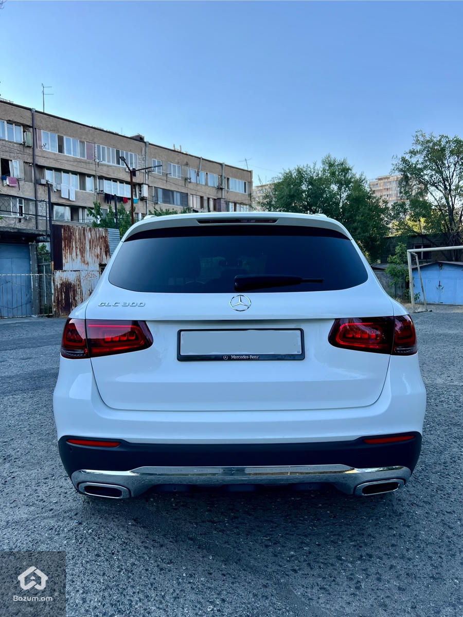 Mercedes Benz GLC 300 - image 5