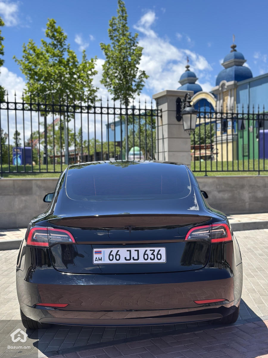 Tesla Model 3 - image 7
