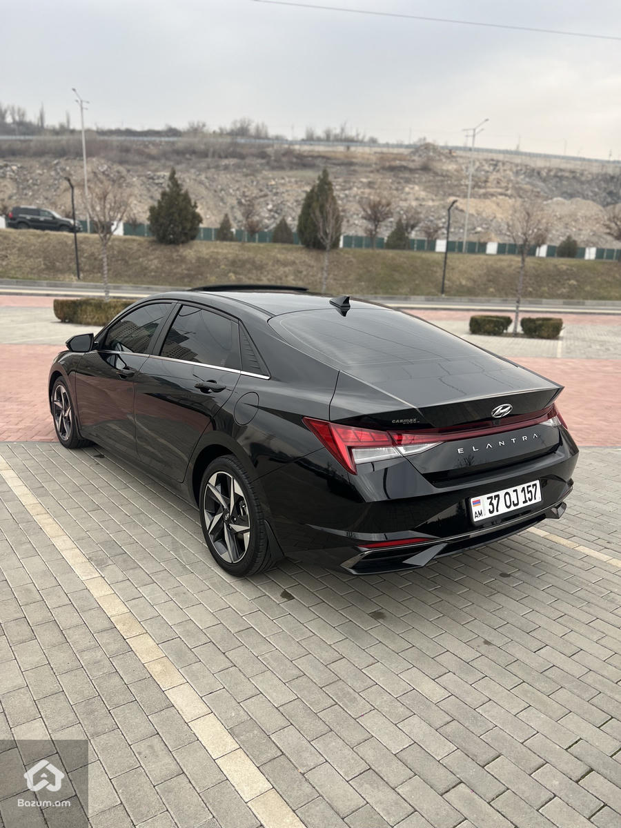 Hyundai Elantra Sel Plus - image 4