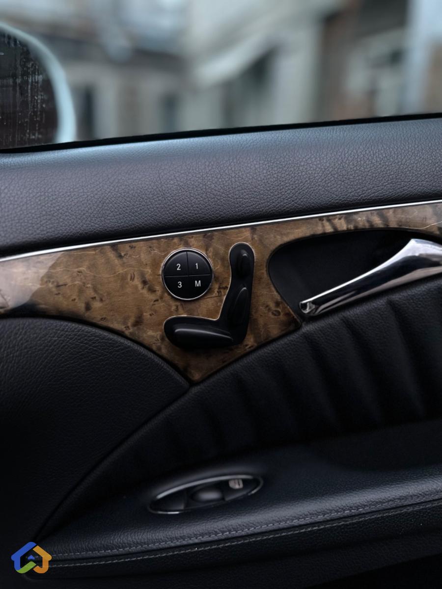 Mercedes Benz - image 7