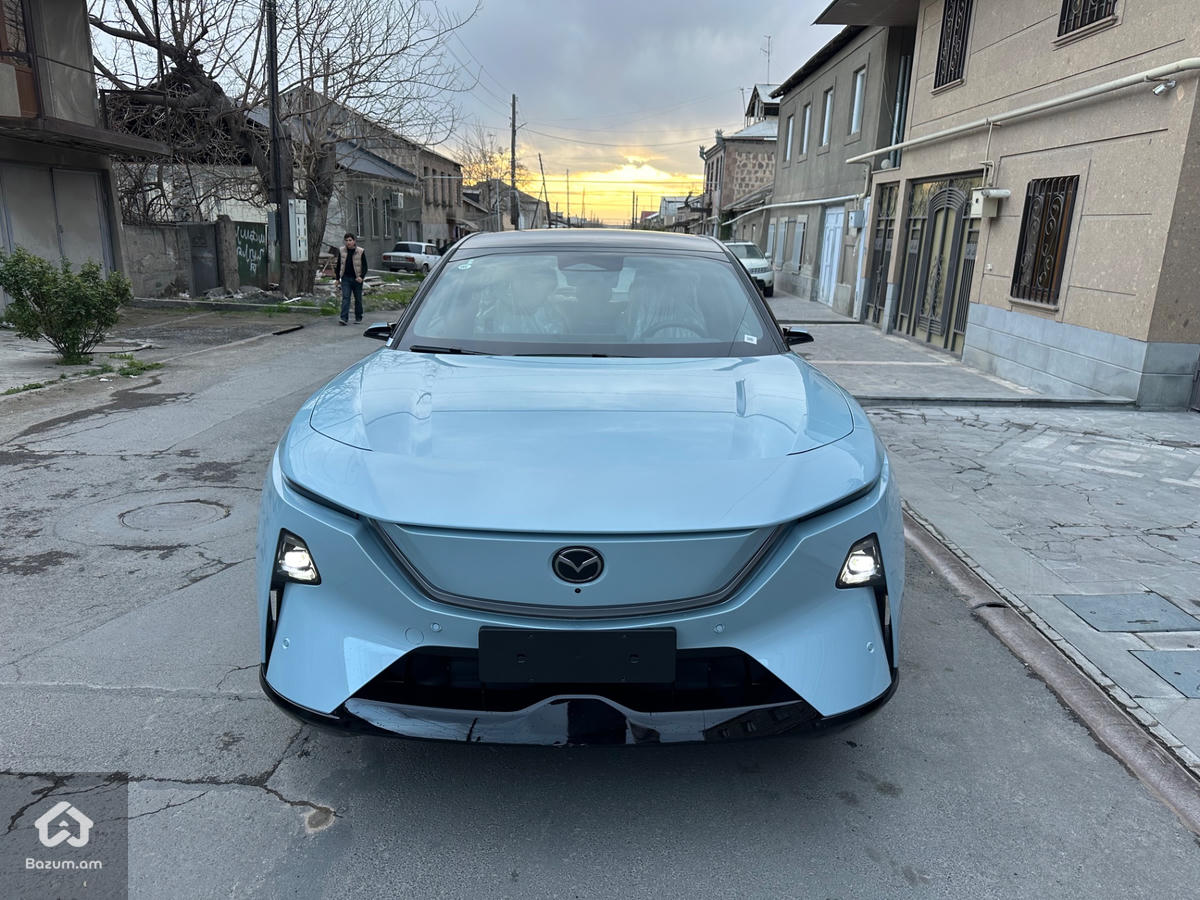 MAZDA EZ-60 - image 2