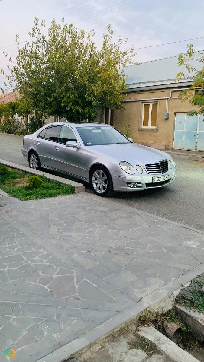 Mercedes Benz - image 25