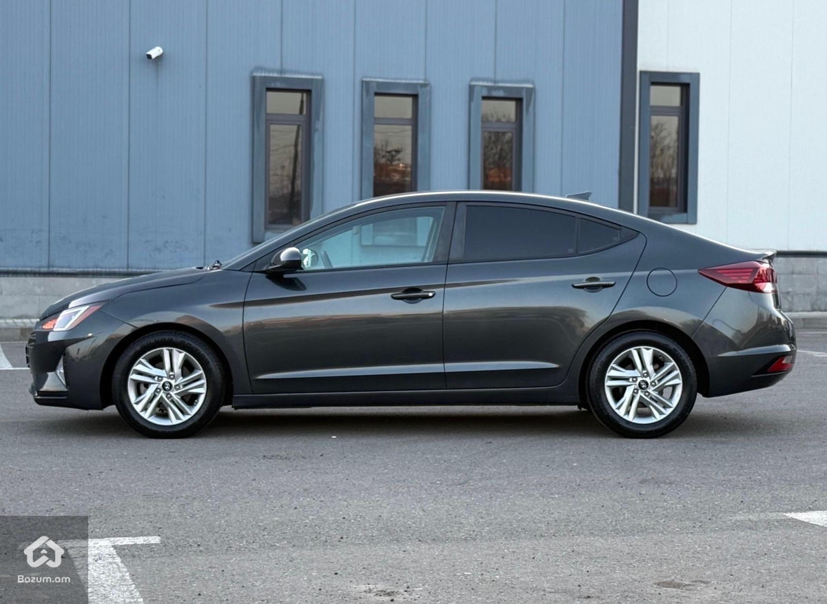 Hyundai Elantra - image 15