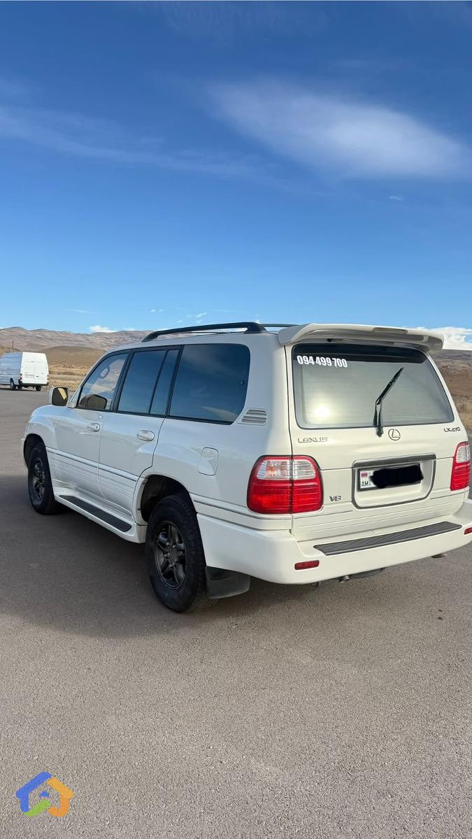 LEXUS LX470 - image 9