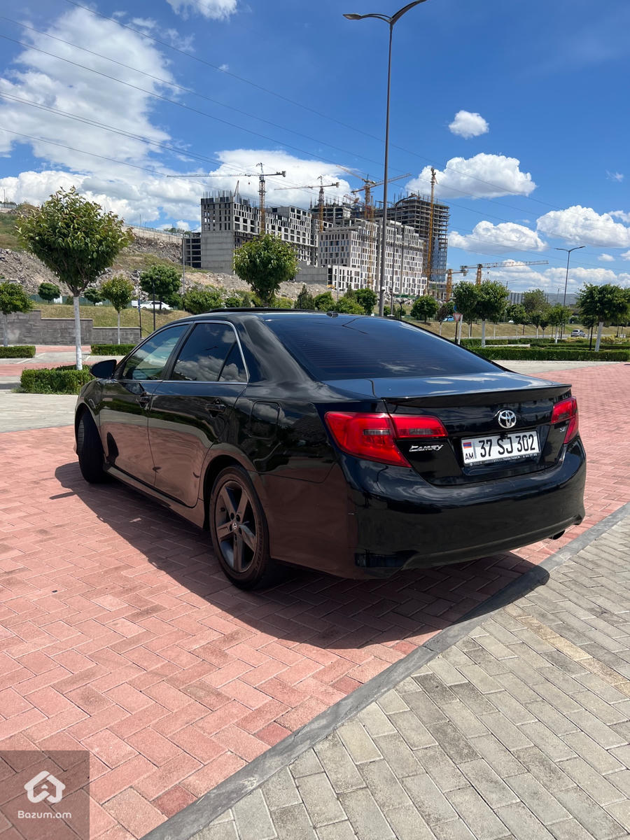 Toyota Camry 2012 SE FULL - image 4