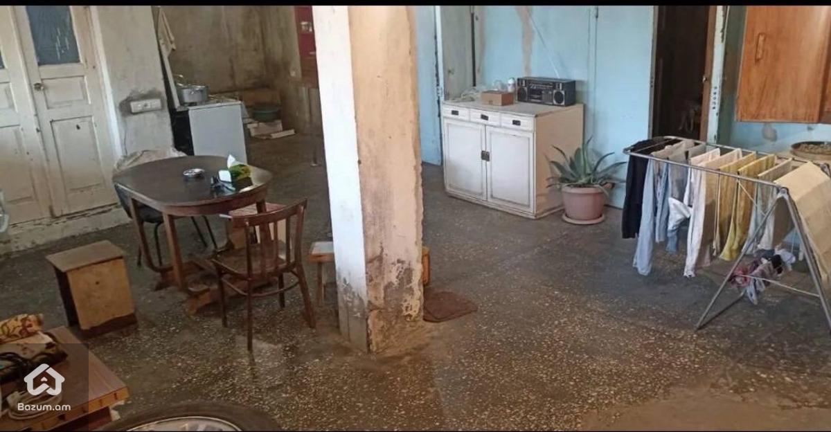 Երկու հարկանի քարե տուն Գրիգոր Զոհրապի փողոցում  - image 7