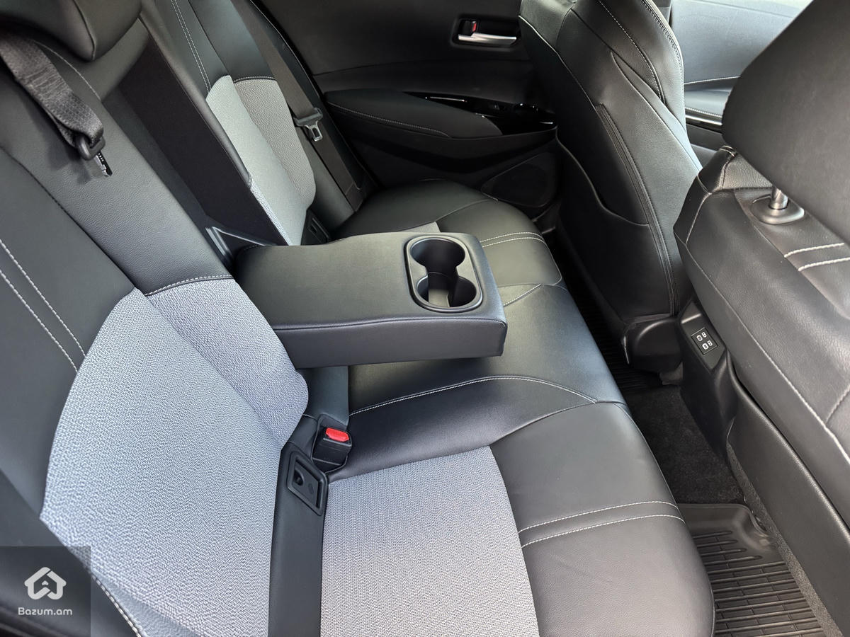 toyota Corolla Hatchback  - image 14