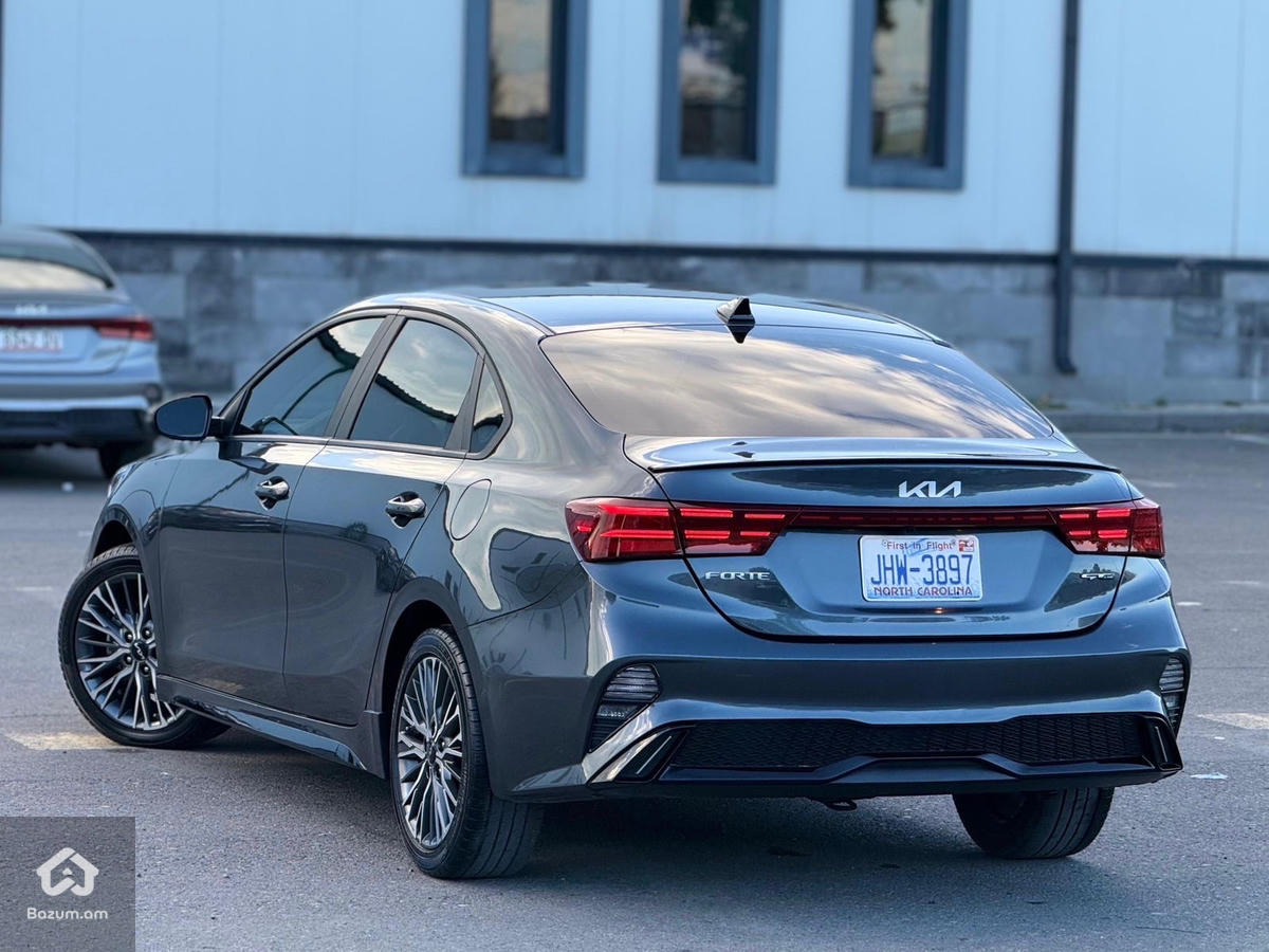 Kia Forte GT-LINE - image 13