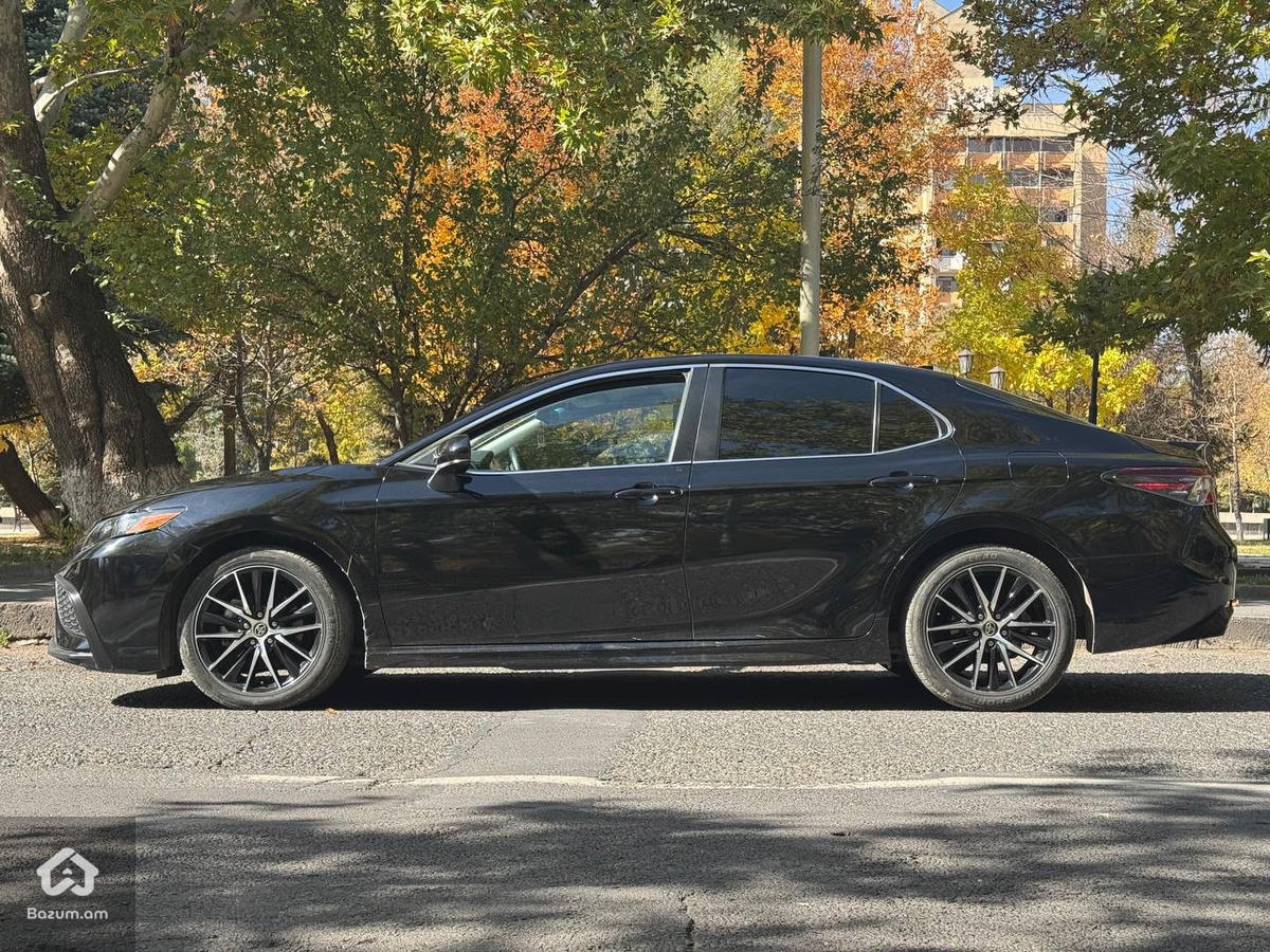 Toyota Camry 2.5 SE - image 4