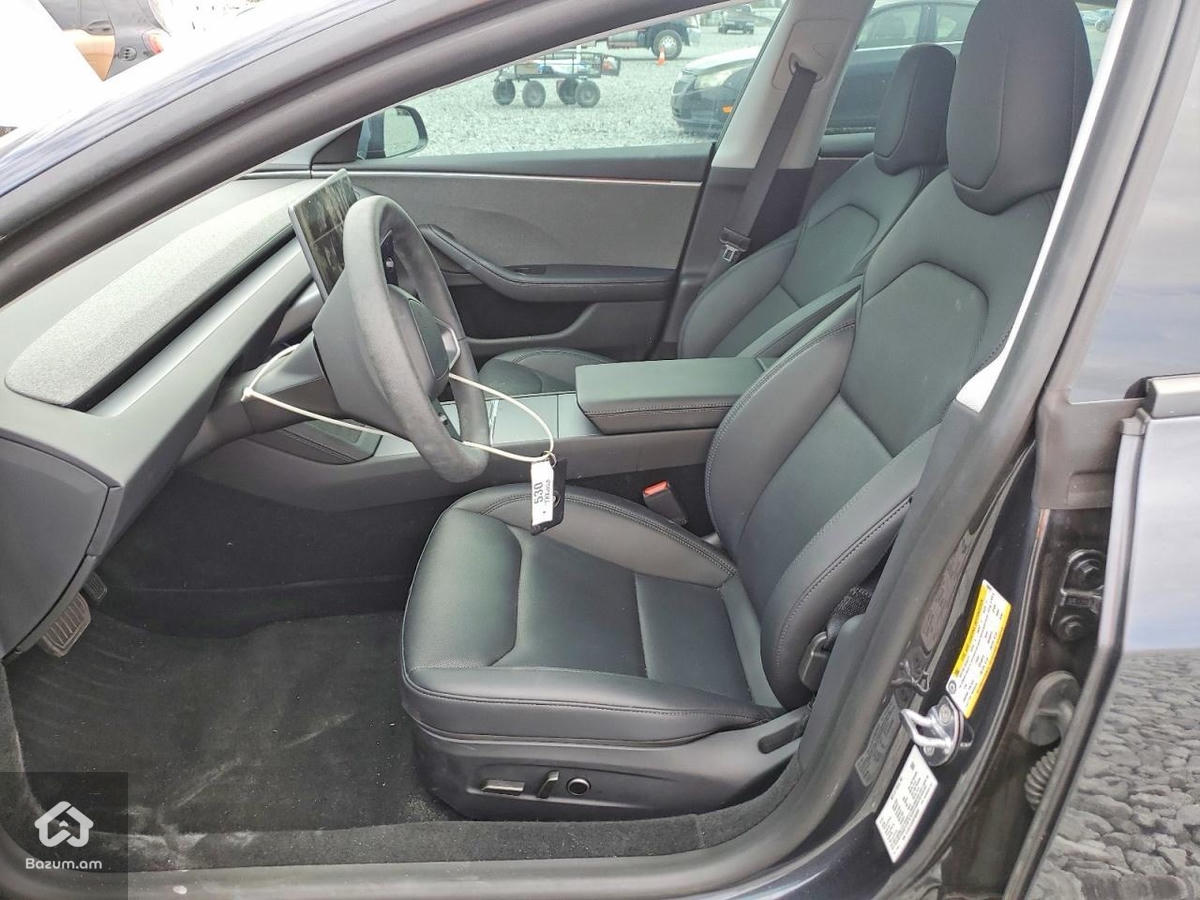 Tesla Model 3 - image 7