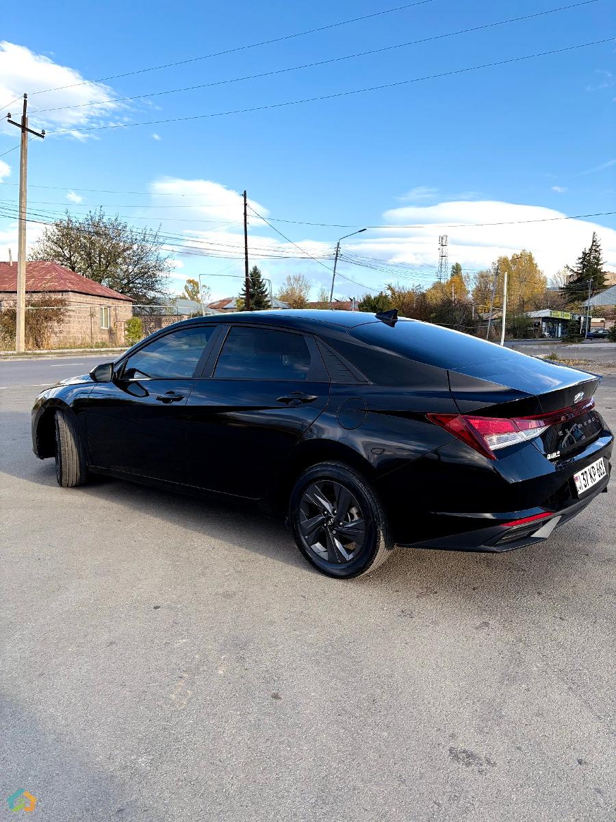 Hyundai elantra  - image 9