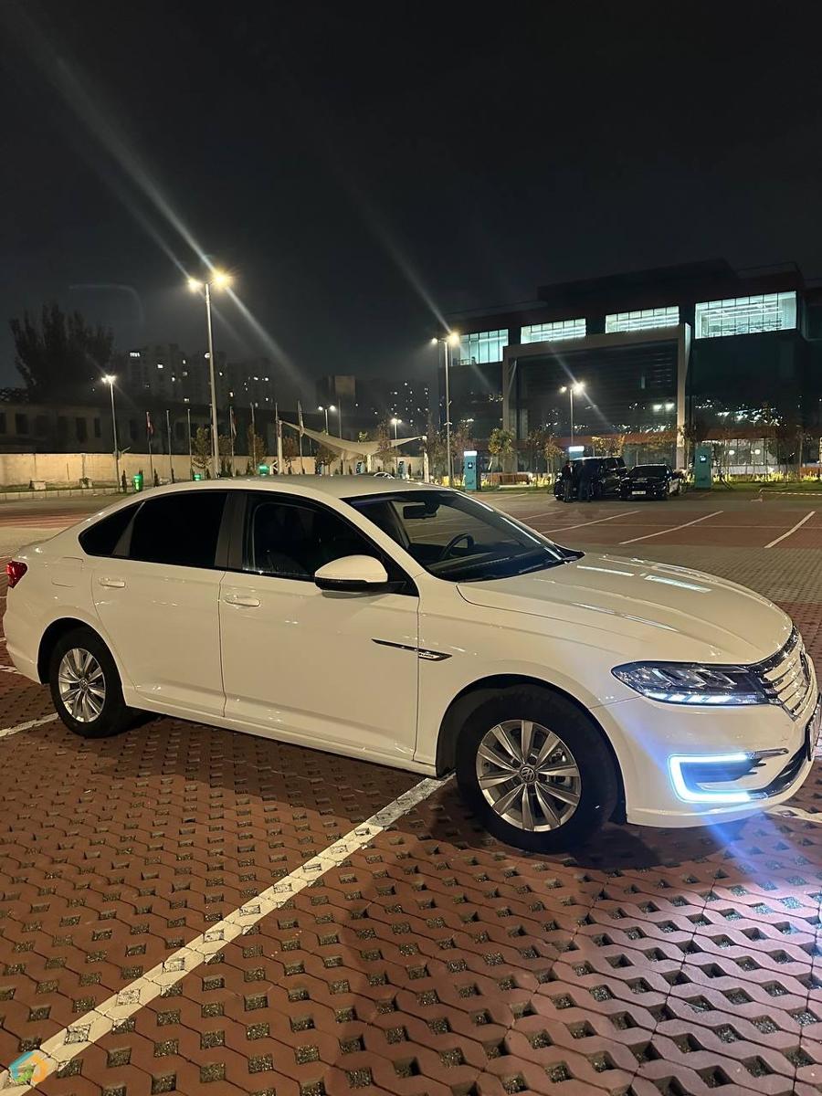 Volkswagen e-Lavida - image 2