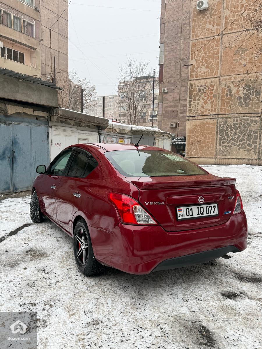 Nissan Versa SV - image 5