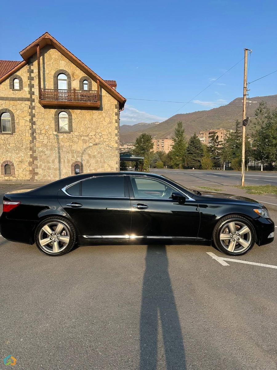 Lexus LS460 - image 7