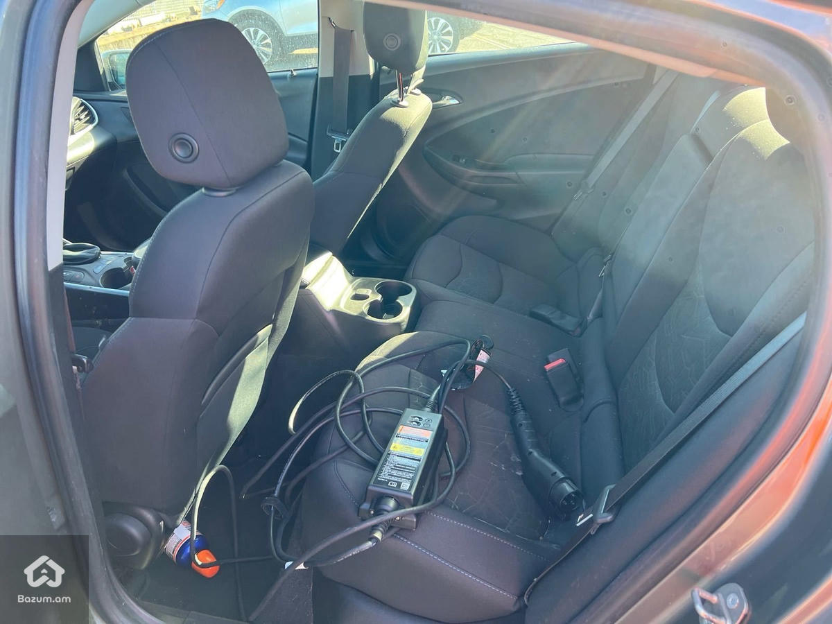 Chevrolet Volt 2 - image 9