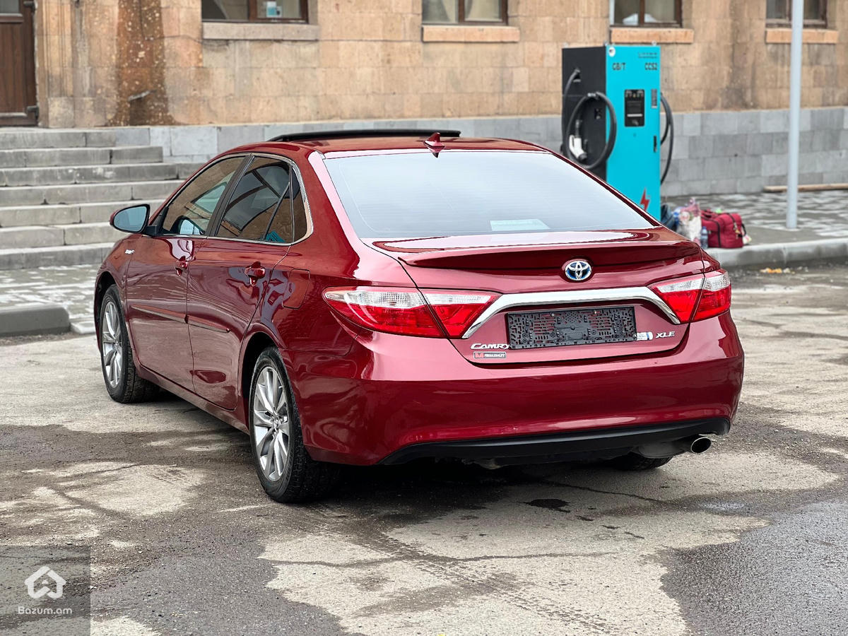Toyota Camry hybrid - image 3