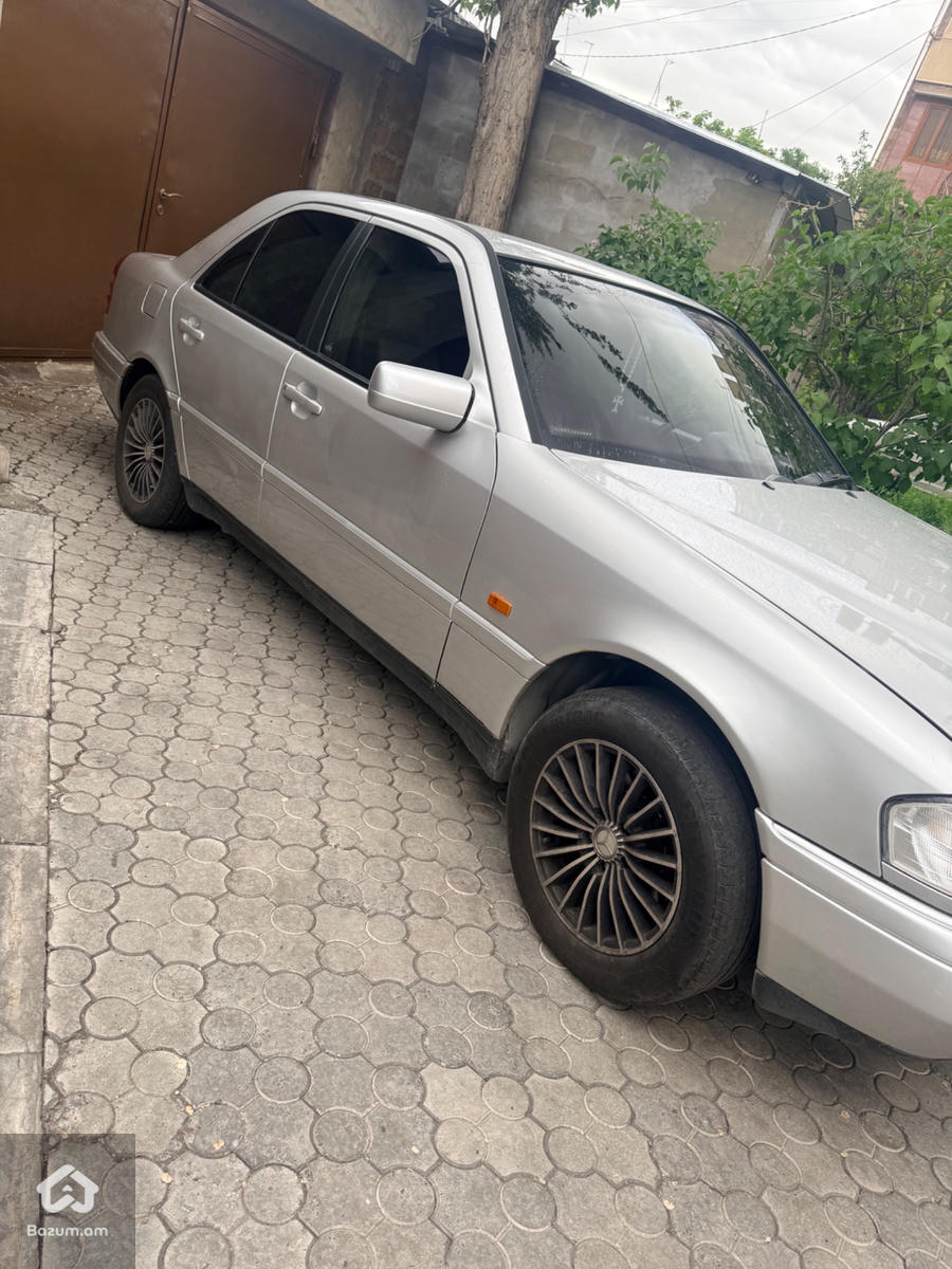 Mercedes Benz - image 5