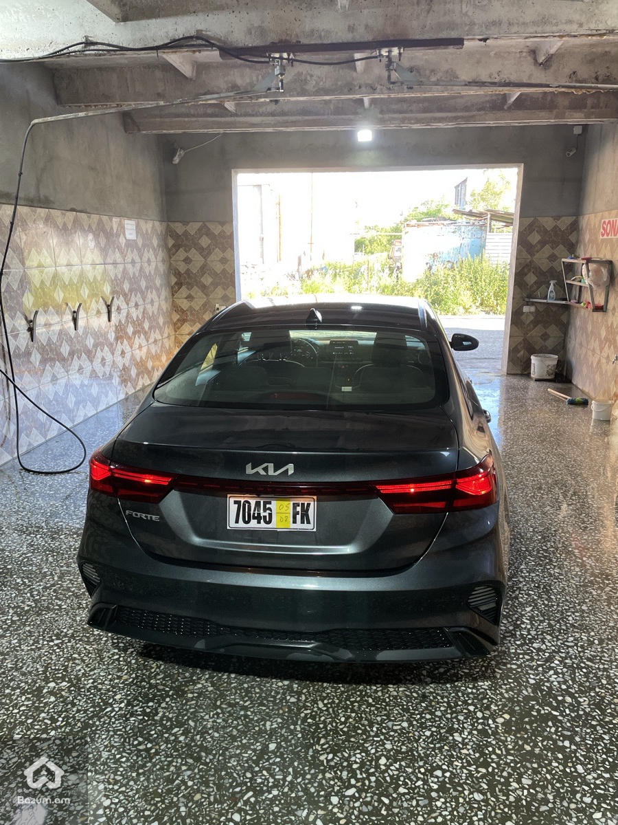 Kia Forte - image 5