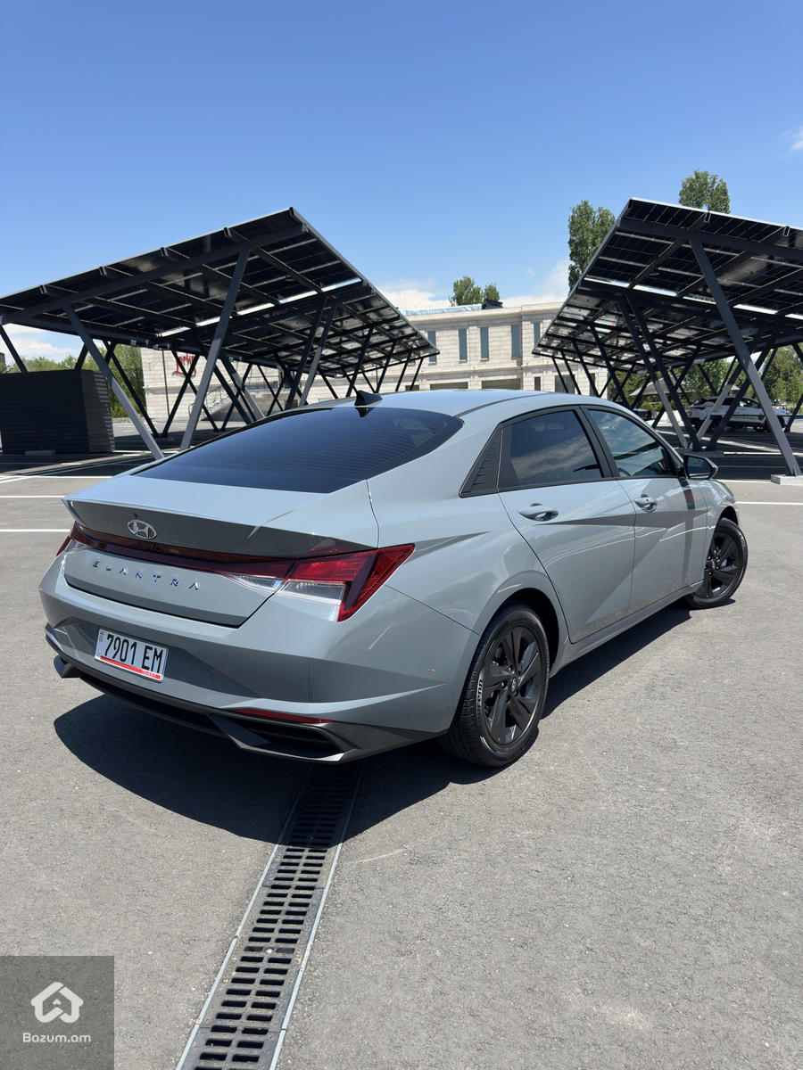 Elantra - image 10