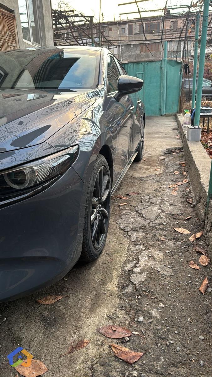 Mazda 3 Preffered Carbon Edition - image 2