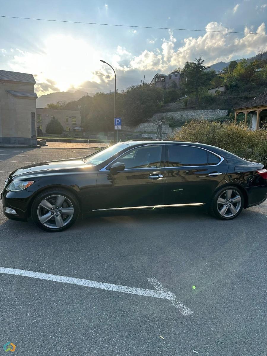 Lexus LS460 - image 6