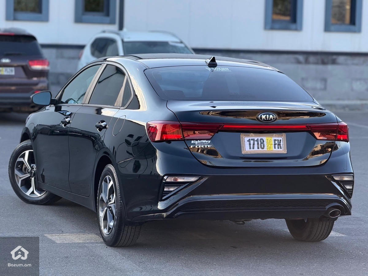 Kia Forte - image 14