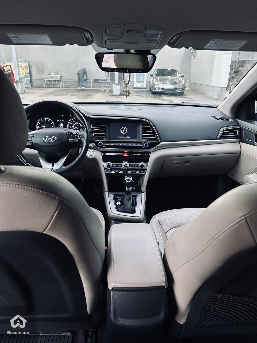 Hyundai Elantra Limited - image 10