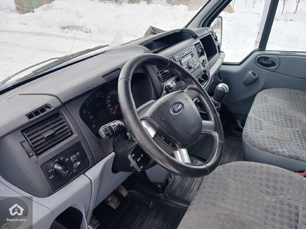 Ford Transit - image 11