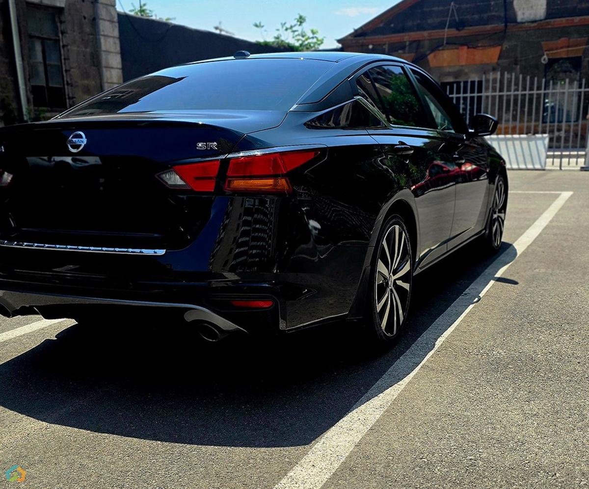 Nissan Altima SR - image 4