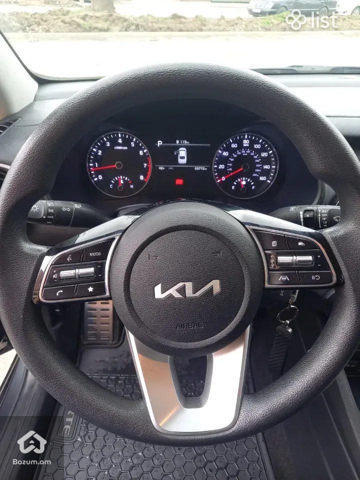 Kia Forte - image 12