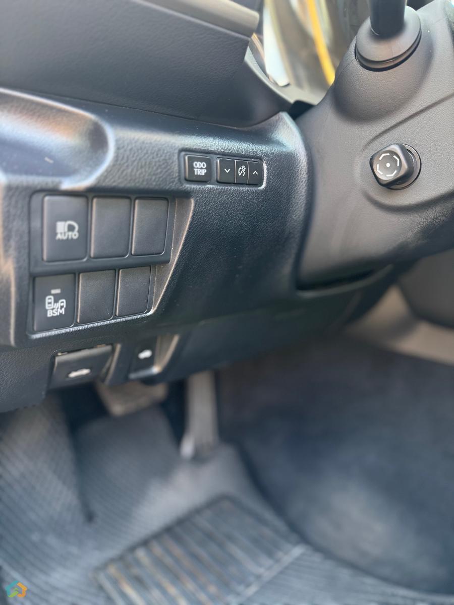 Lexus is 300 3.5 AWD - image 16