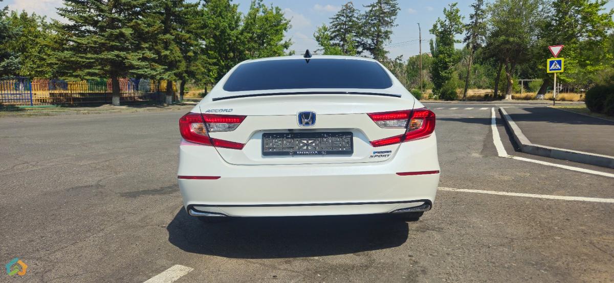 Honda Accord Hybrid Sport - image 7