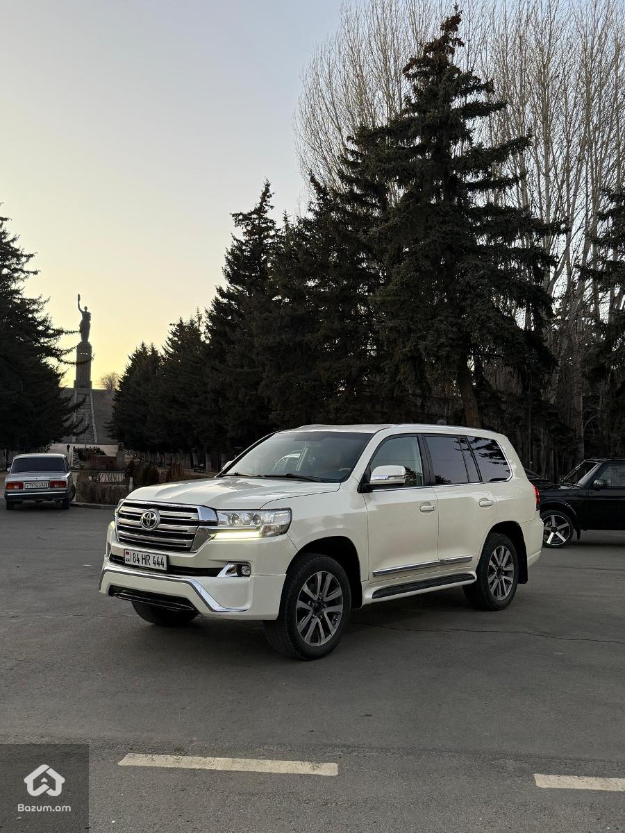 Toyota LC200 - image 4