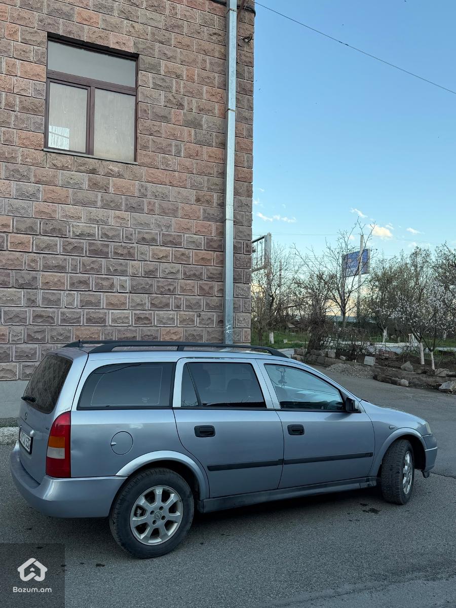 Opel Astra - image 11